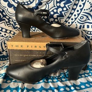 Leo New York T-strap character shoe size: 8M